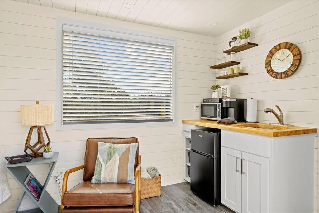 New The Sunset Luxury Container * Fredericksburg